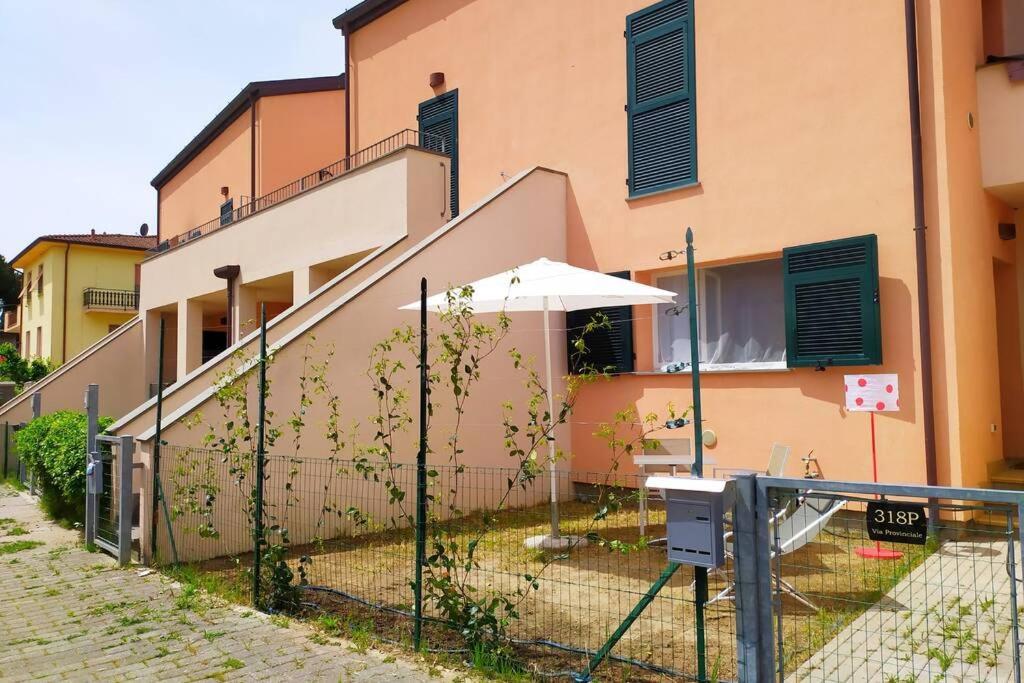 Appartamento Bilocale con giardino near Lerici Trebiano Esterno foto